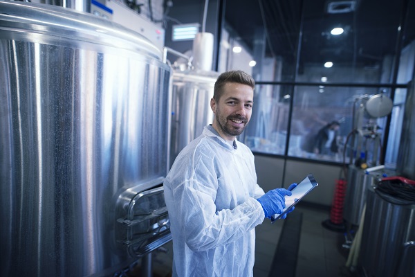 Lavoratore del settore chimico.